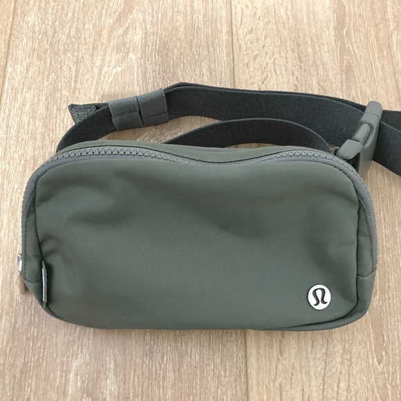 Lululemon everywhere belt bag - Picture 1 of 3